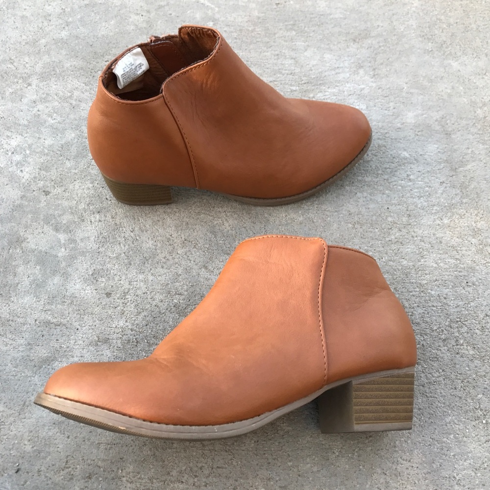 Heeled booties